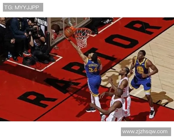 勇士与猛龙在2016年12月的激烈对决回顾与精彩瞬间分析